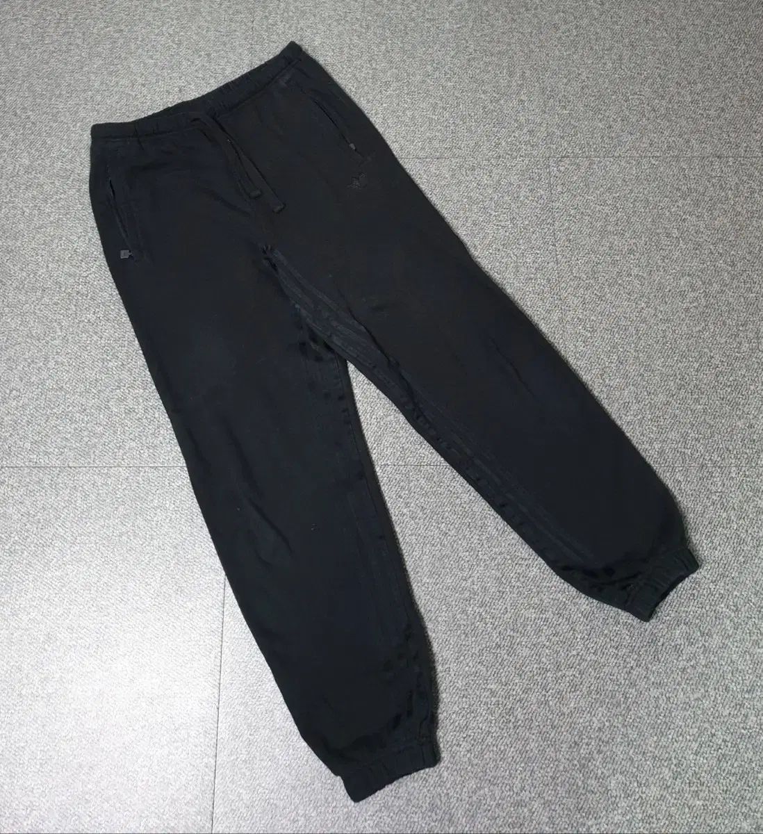 adidas(アディダス) ジョガーパンツ トレーニングパンツ 出品