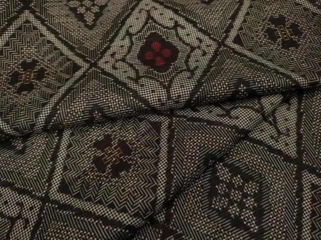 平和屋着物○本場大島紬 龍郷絣 菱花文 正絹 逸品 CAAW3155ut