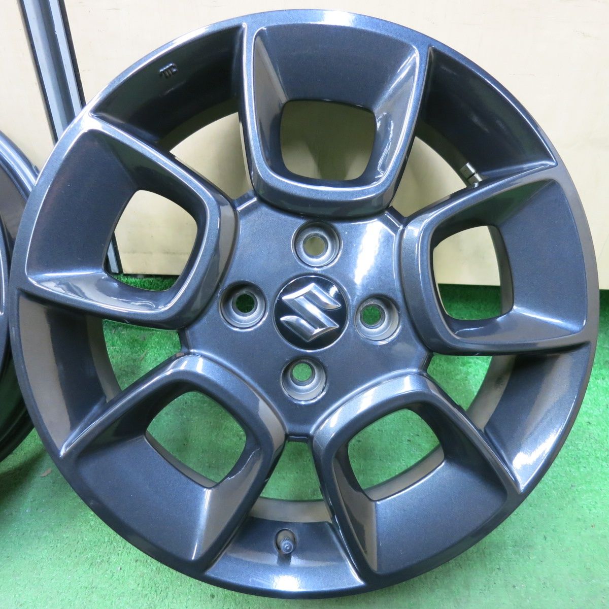 送料無料] 4本価格☆スズキ クロスビー イグニス 純正 ホイール