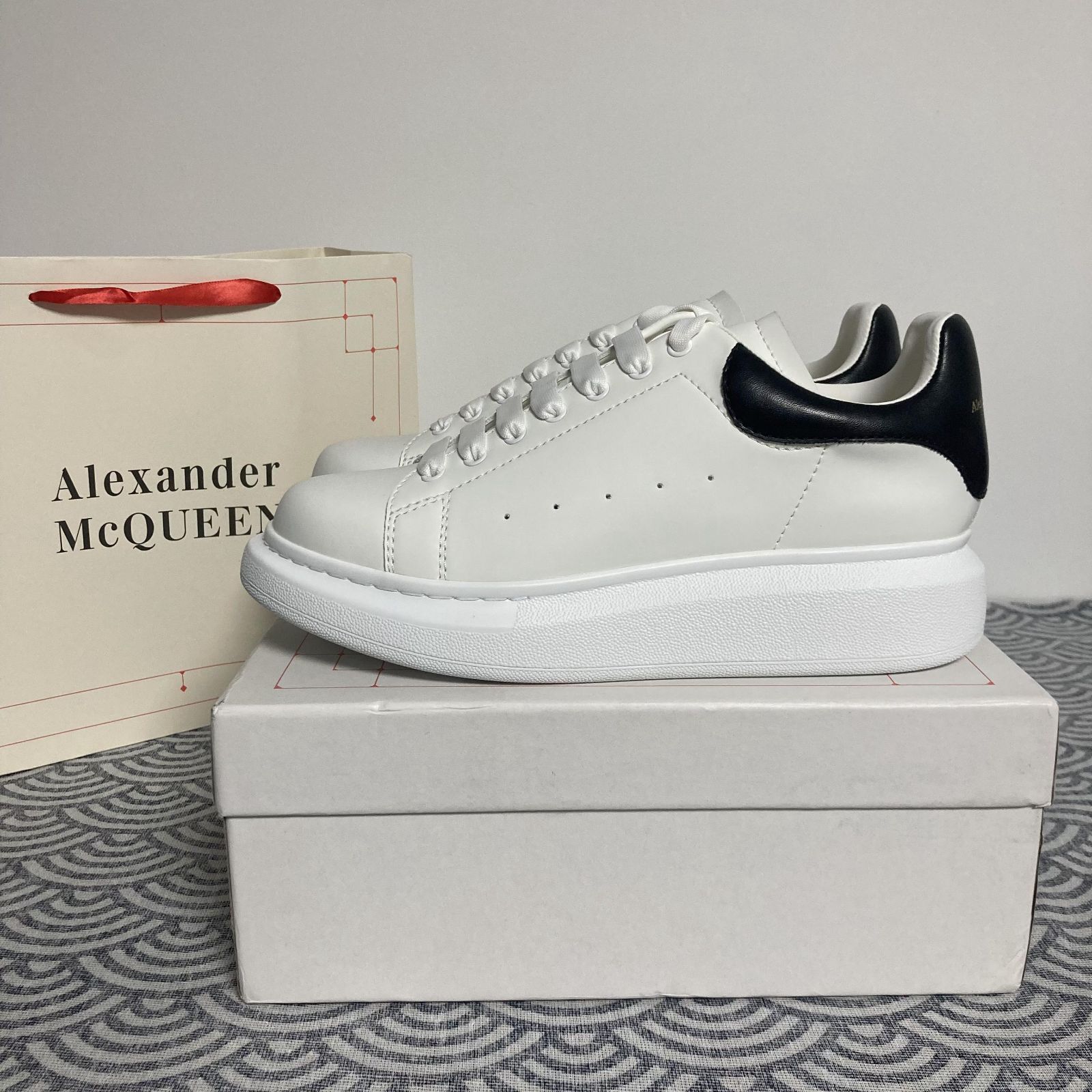 新品未使用 ALEXANDER MCQUEEN アレキサンダーマックイーン スニーカー - メルカリ