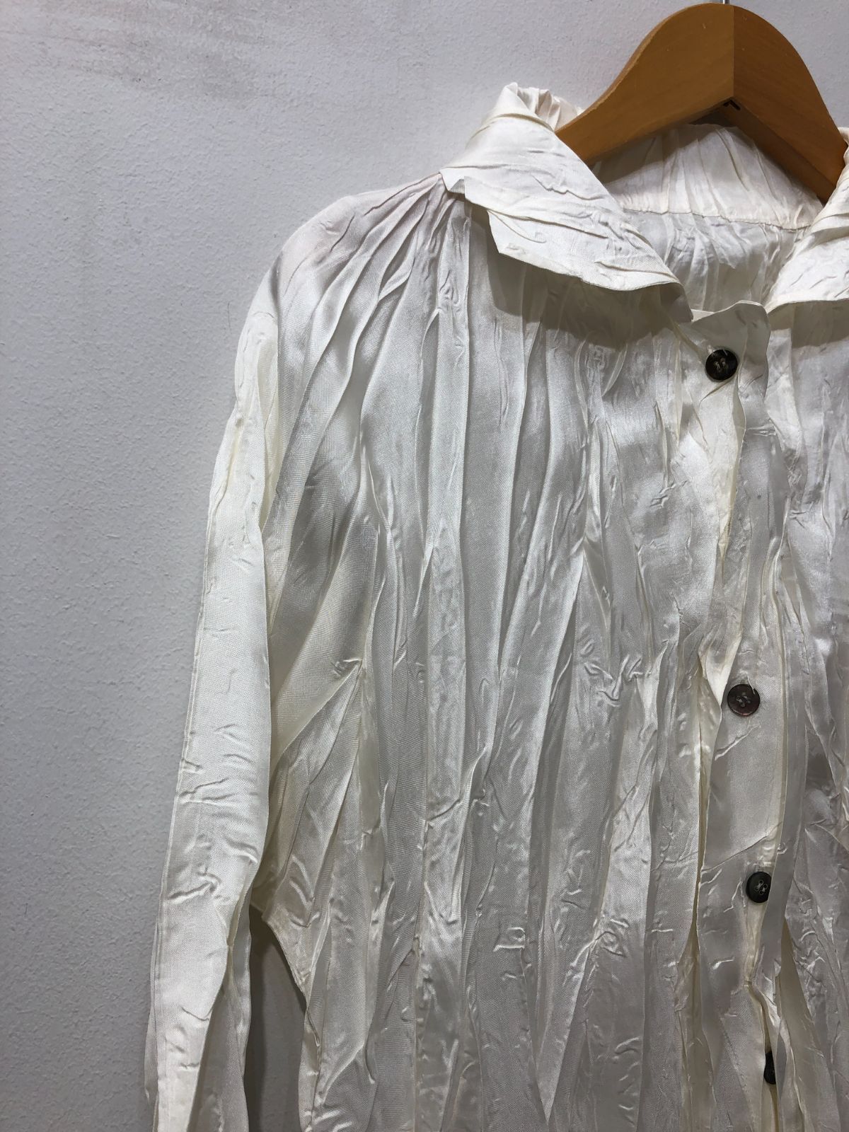 イッセイミヤケ プリーツプリーズオフホワイト ブラウス 【公式通販】