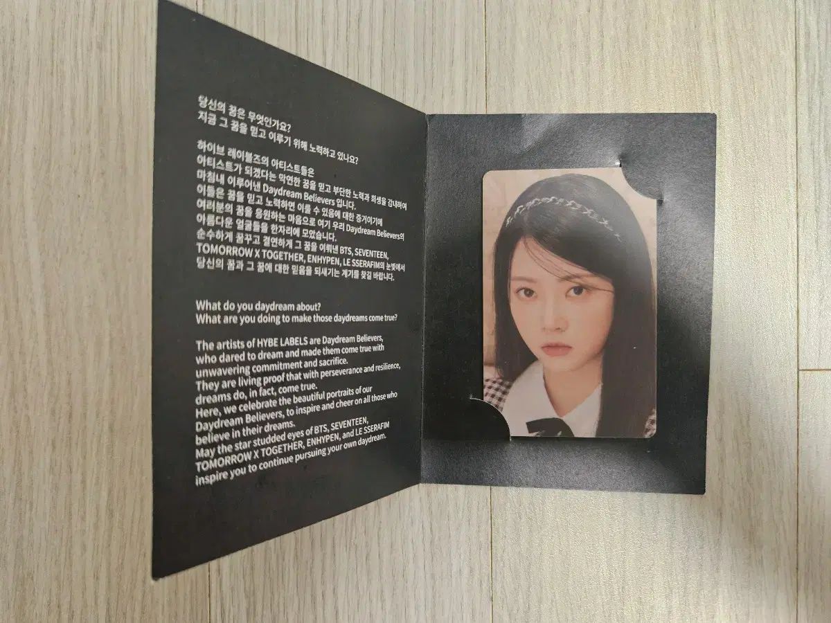 ウンチェ　EUNCHAE 直筆サイン入りインスタントフォトカード　レア　福岡入手 HYBE ハイブ HYBE INSIGHT ホン・ウンチェ(HONG EUNCHAE) フォト