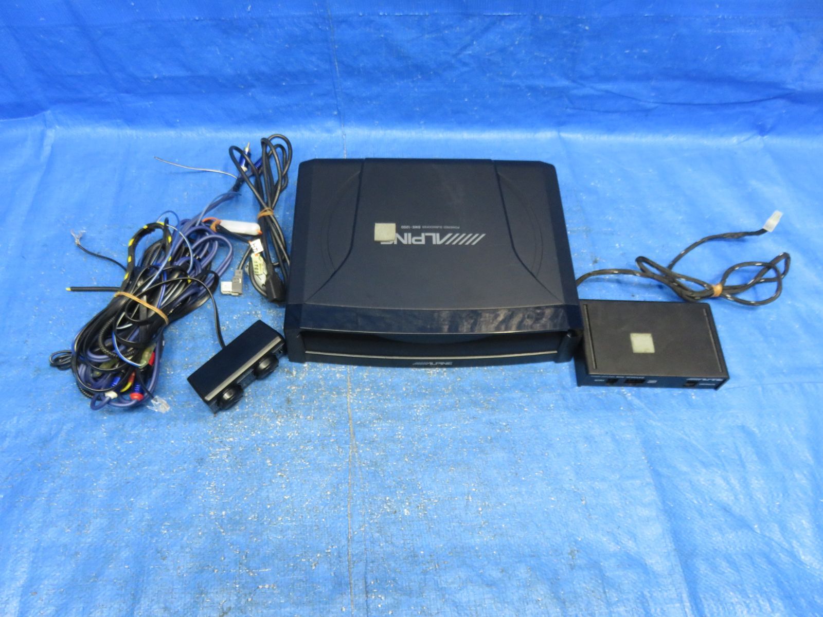 LA7147* 保証付 アルパイン パワードサブウーファー 20cmシート下設置型ウーハー|ALPINE SWE-1200 アンプ MXE150CKD|リモコン付