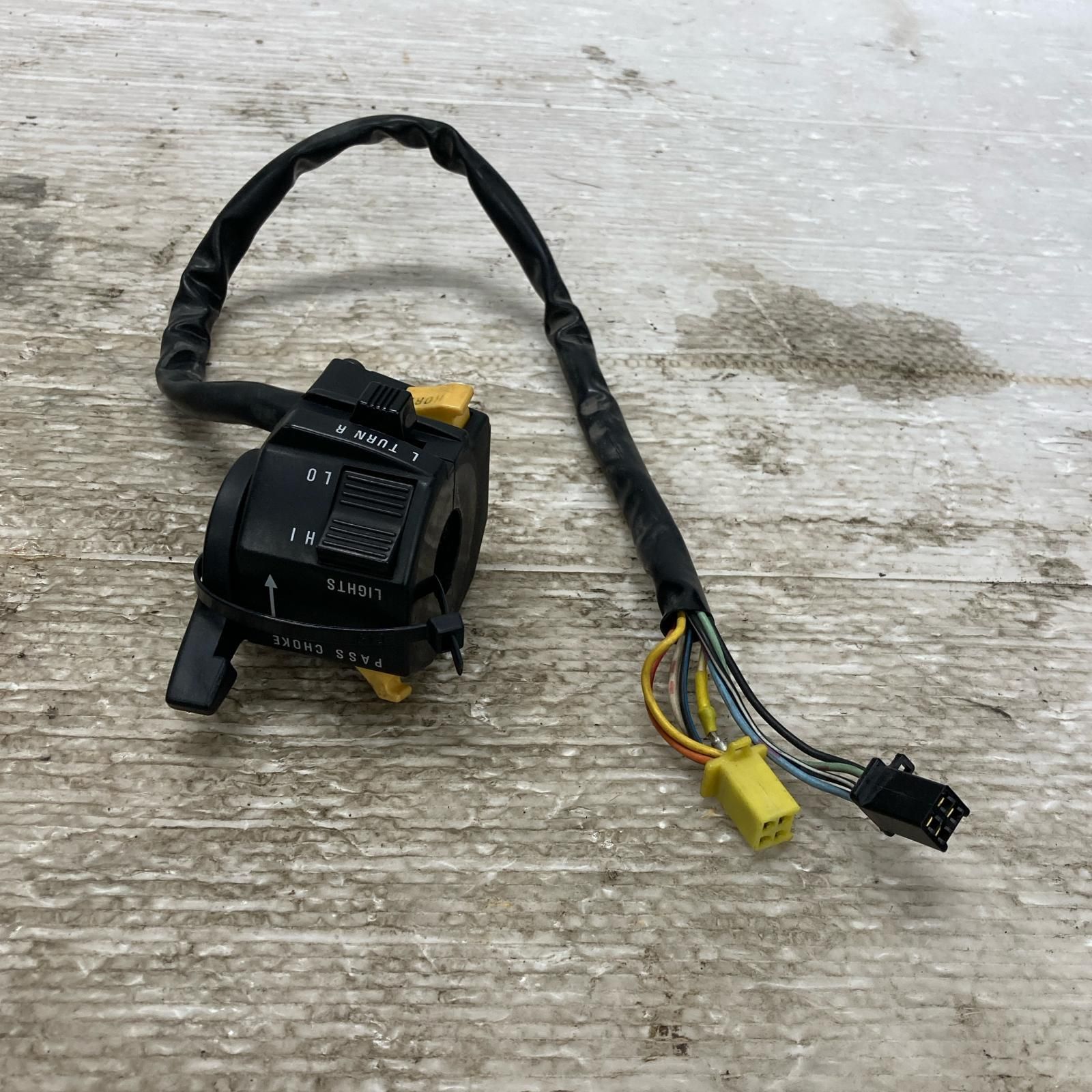 SUZUKI GSX-R400 GK73A ハンドルスイッチボックス 左 スズキ