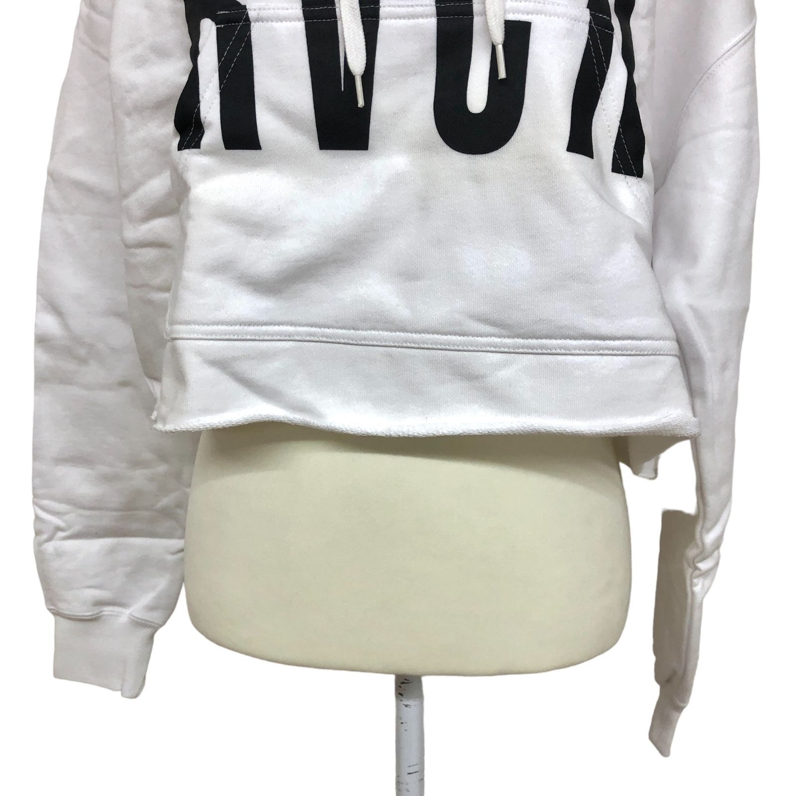 ☆新品☆ RVCA ルーカ パーカー クロップド丈 マフポケット ☆新品☆ RVCA ルーカ パーカー クロップド丈 マフポケット