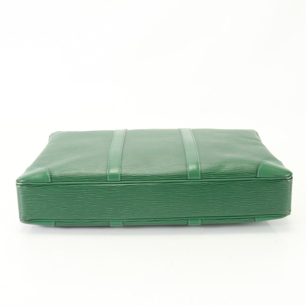 美品 ヴィトン エピ ポルト ドキュマン ヴォワヤージュ ボルネオ