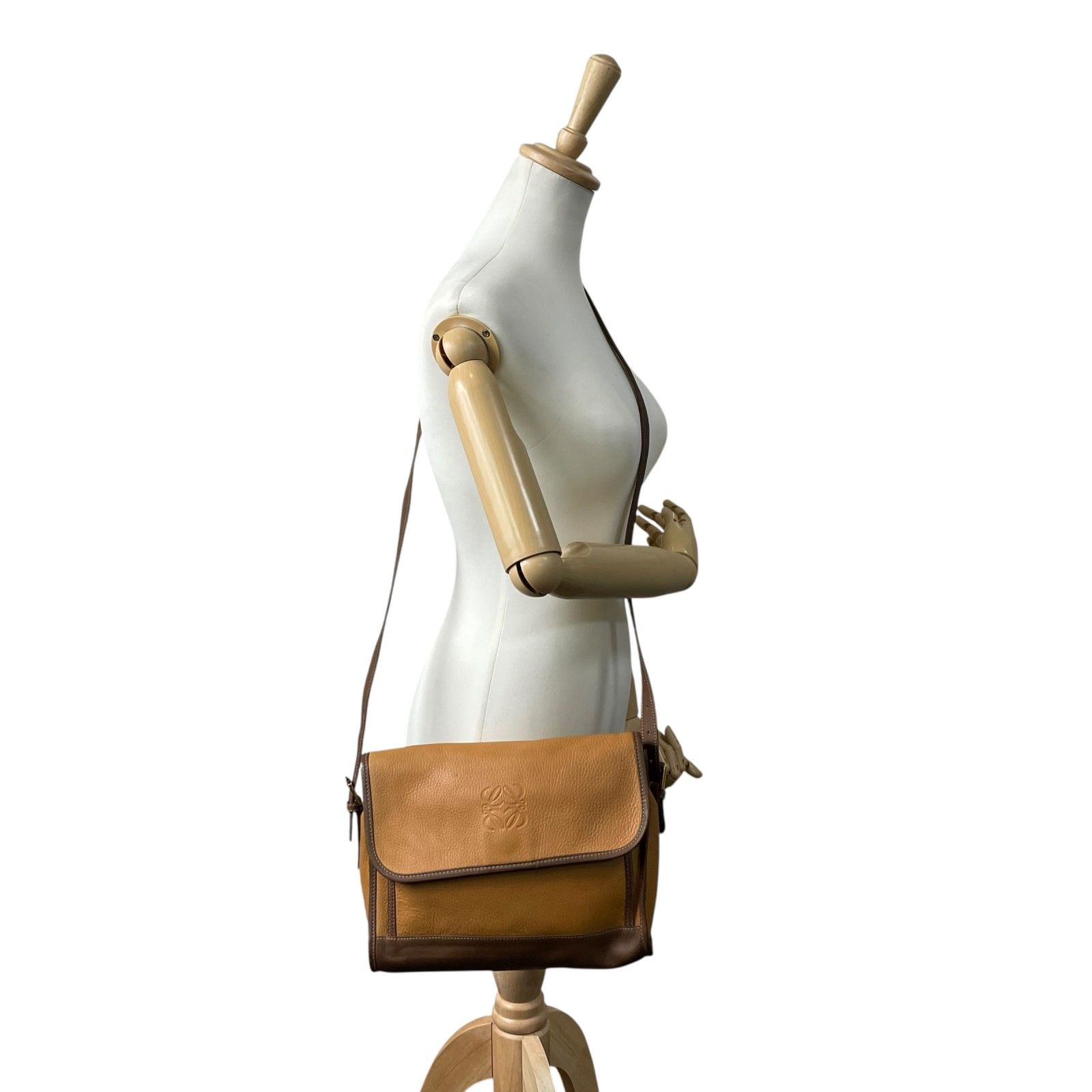美品 LOEWE ロエベ ショルダーバッグ アナグラム レザー 斜め掛け ロゴ 