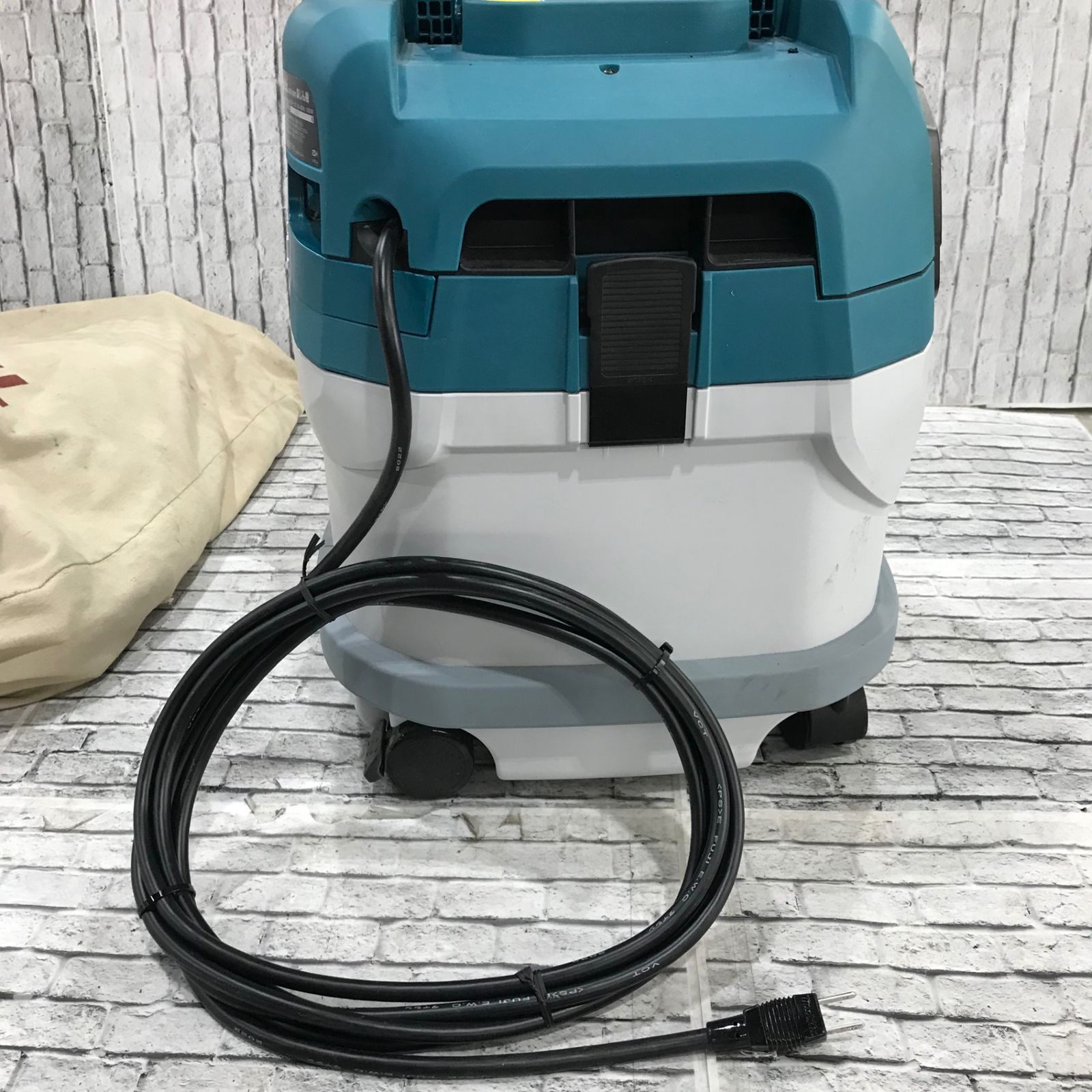 マキタ(makita) 集じん機 乾湿両用 VC1500【川口店】