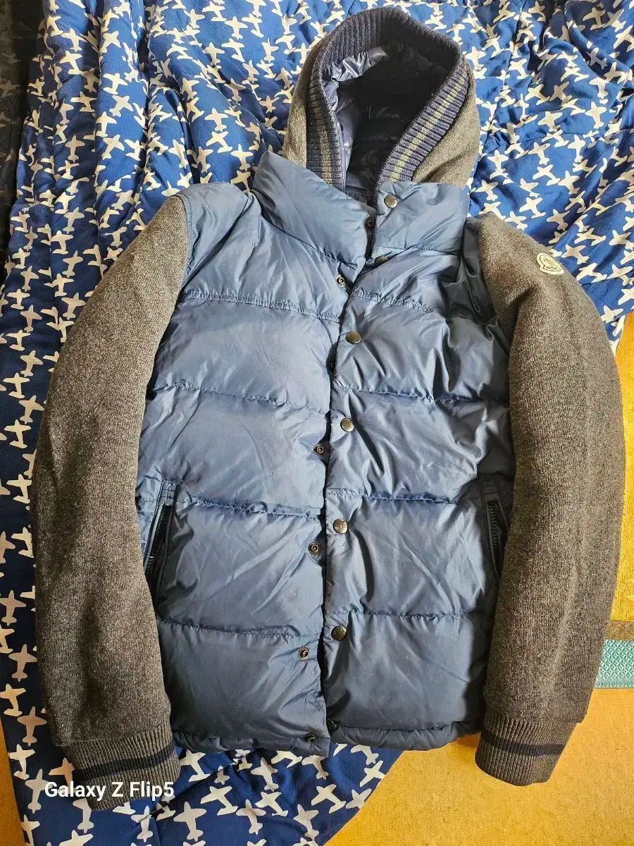 【雷市場（ポンジャン）商品韓国直送】 MONCLER(モンクレール) ニット セーター ダウンジャケット 2 サイズ