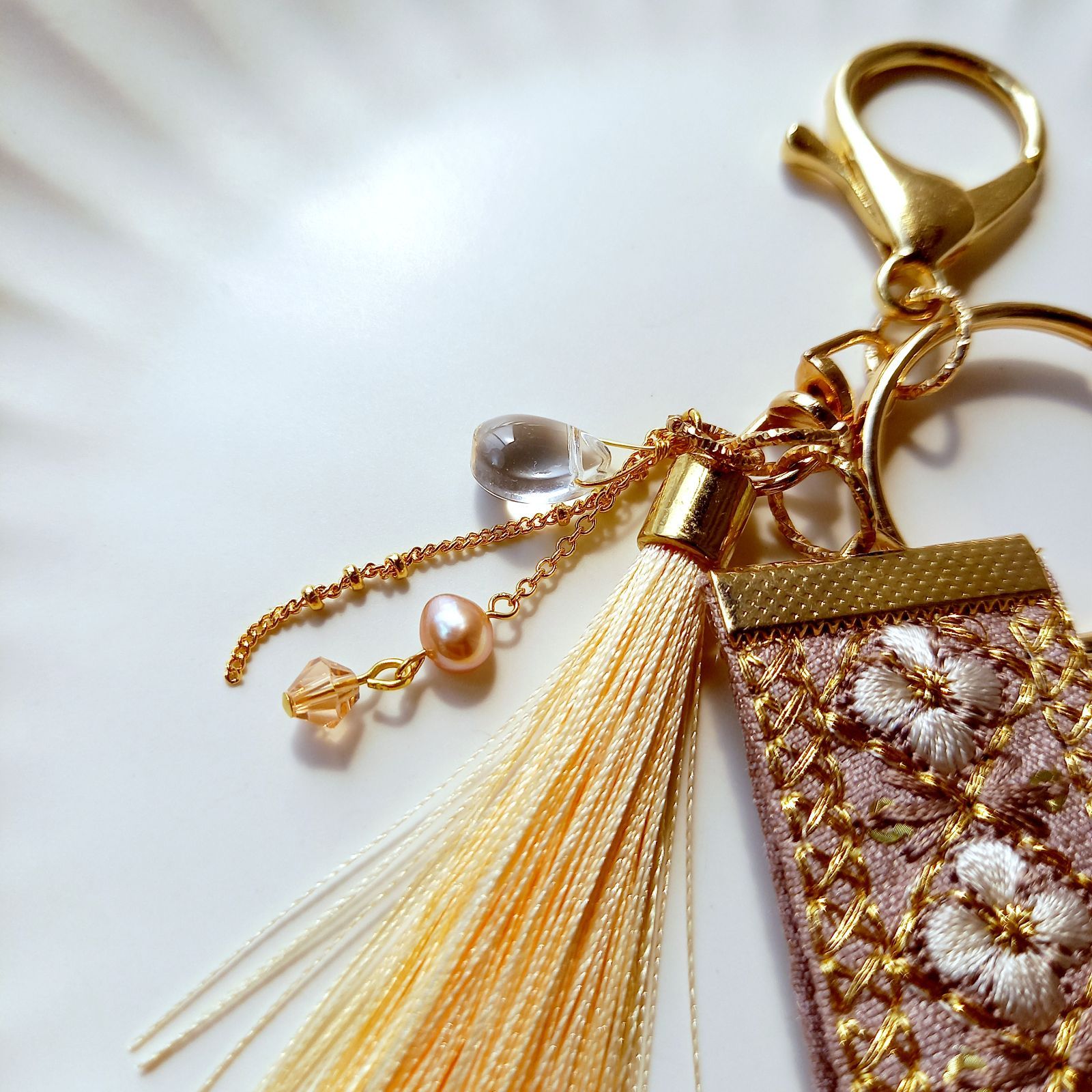 一部パーツ変更再販】インド刺繍リボン キーホルダー バッグチャーム 