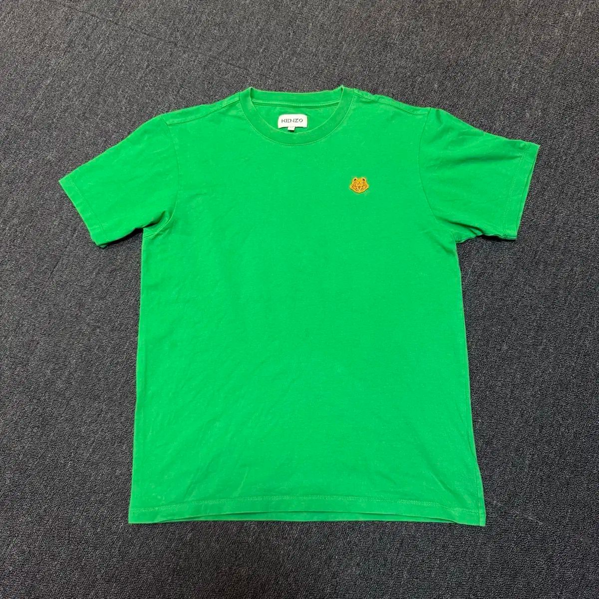 KENZO ケンゾー 緑 Tシャツ ロゴ KENZO(ケンゾー) タイガー ロゴ 緑 半袖Tシャツ - メルカリ