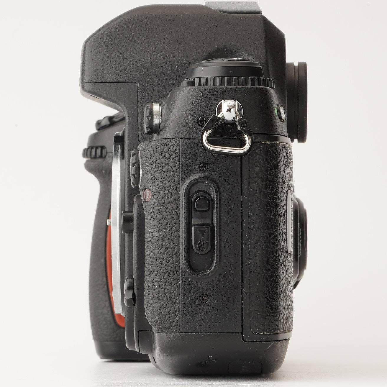 Nikon F100 一眼レフカメラ + Nikkor 28-105mm Nikon F100 一眼レフカメラ + Nikkor 28-105mm Nikon F100 – The