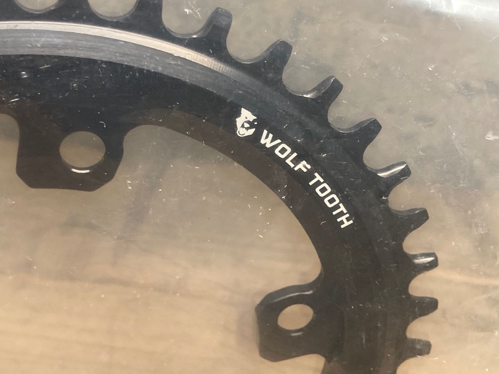 ウルフトゥース WOLF