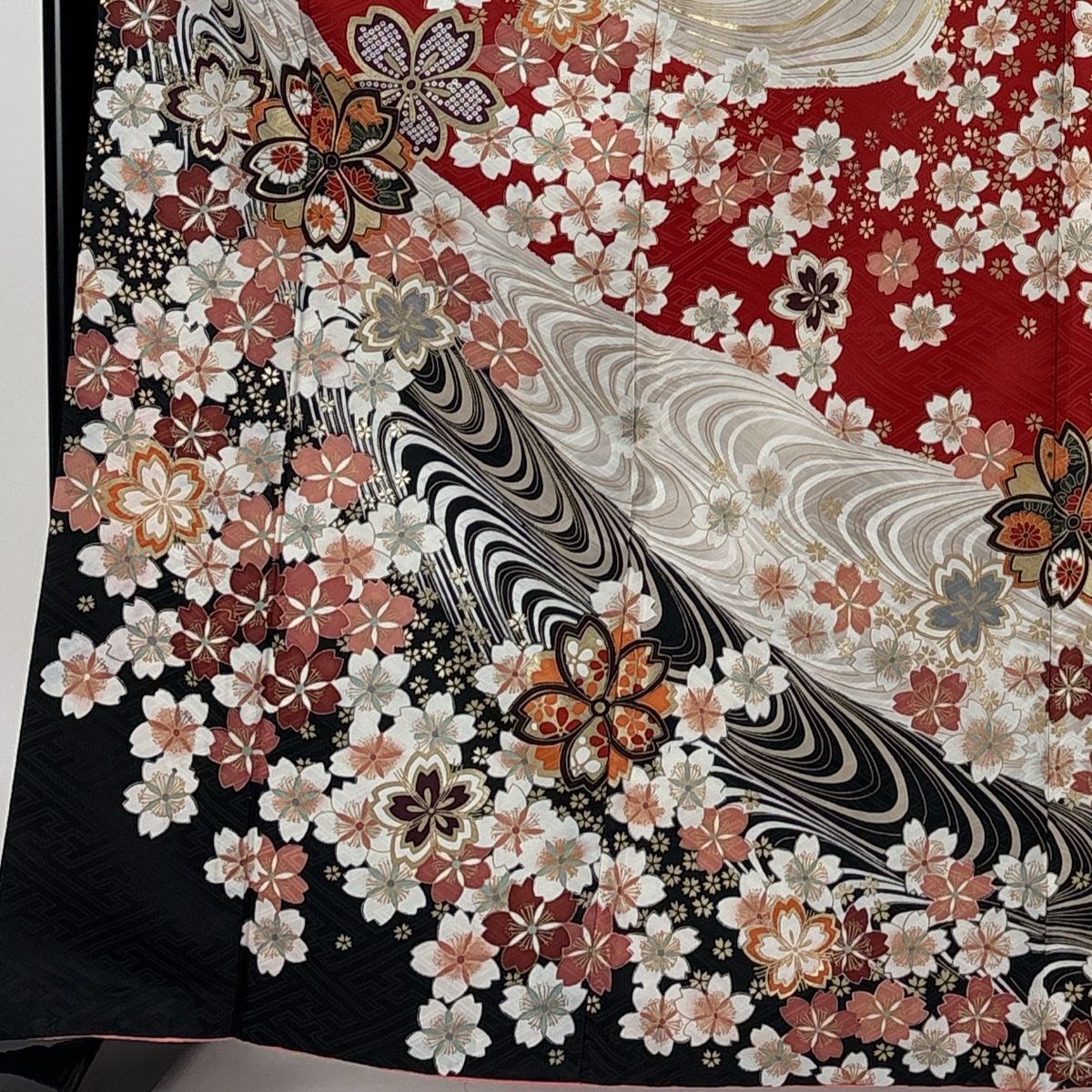 振袖 身丈166.5cm 裄丈67cm M 袷 桜 流水 金彩 染め分け 赤 正絹