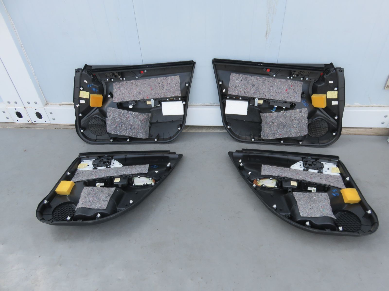 リア ドアトリム