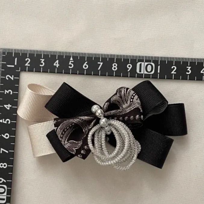 ポニーフック ビーズ&リボン ハンドメイド品 モノトーン - メルカリ 