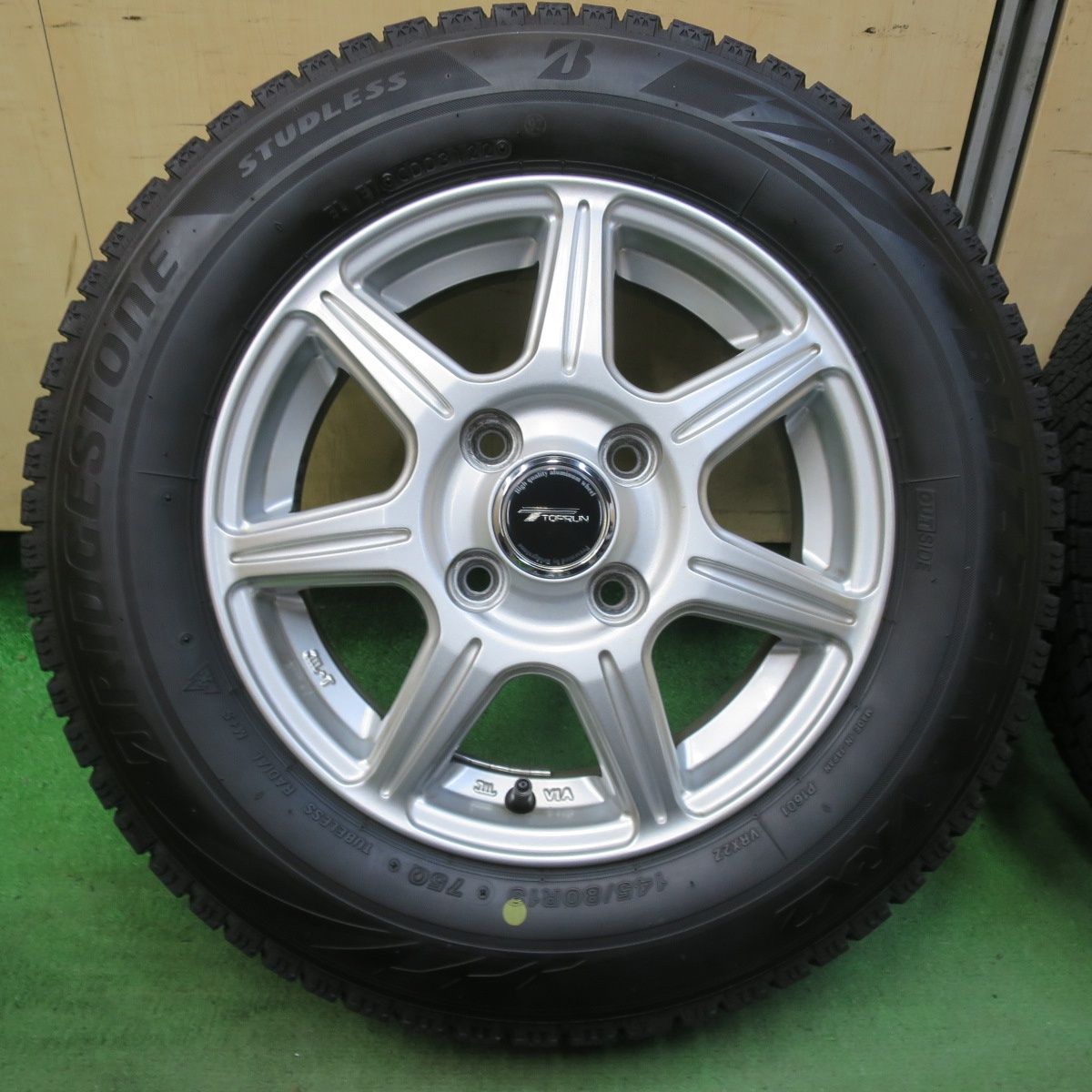 キレイ 22年 スタッドレス 145|80R13 ブリヂストン ブリザック VRX2 TOPRUN トップラン 13インチ PCD100|4H 5093014イス