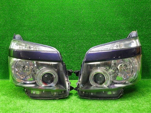 トヨタ純正　ZRR70/75 ヴォクシー　後期　ヘッドライト左右バラスト付 70ヴォクシー ヘッドライト 左右 HID ZRR70/75 前期 28-203 V8