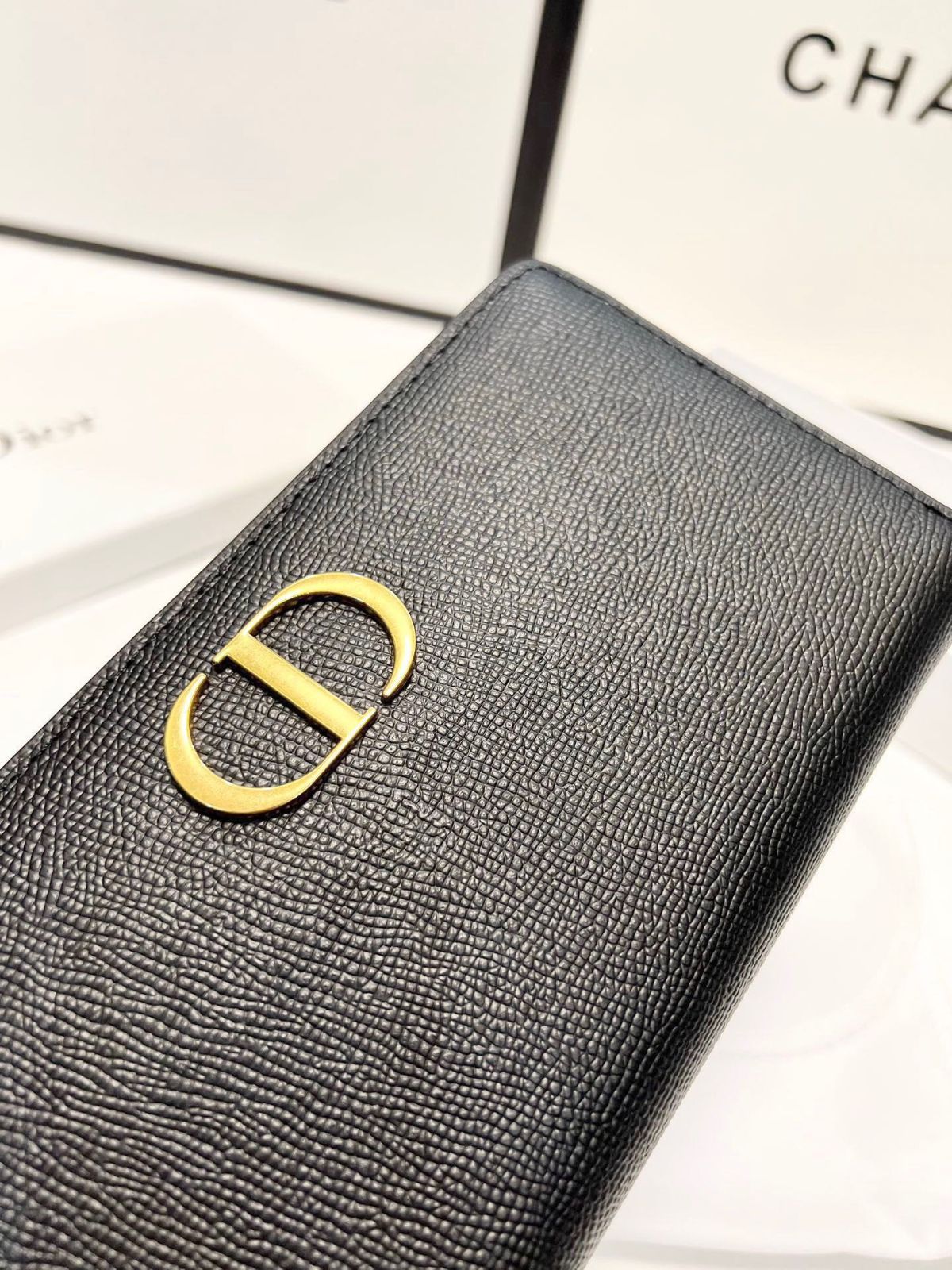 DIOR
