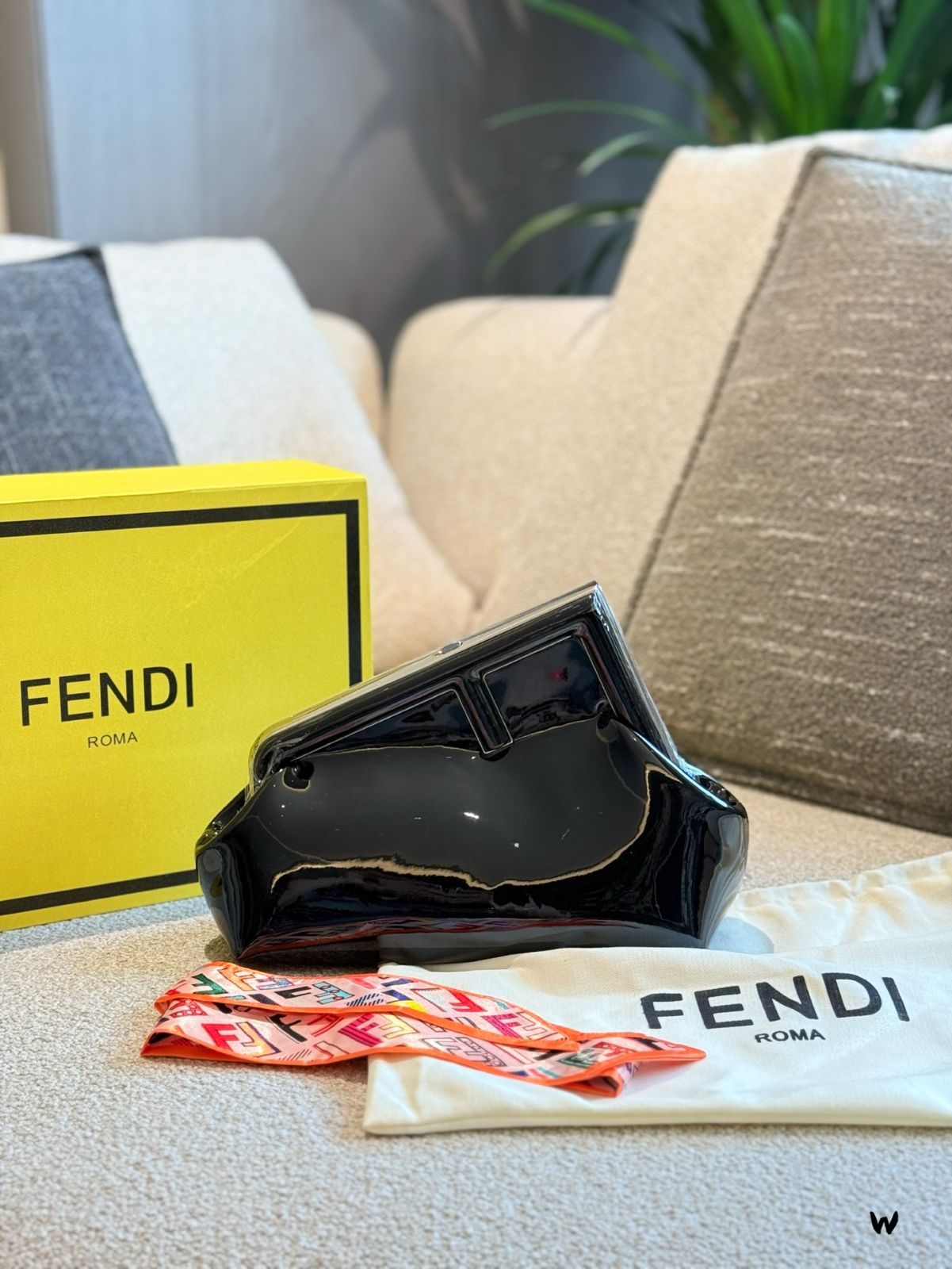 FENDI ファースト ミディバッグ - ベージュ パテントレザー