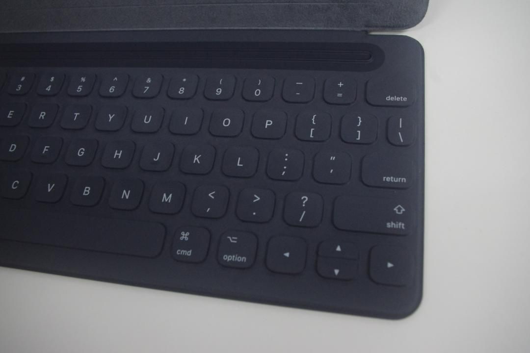 iPad Pro 9.7インチ Smart Keyboard (A1772) MM2L2AM/A ② - 中古