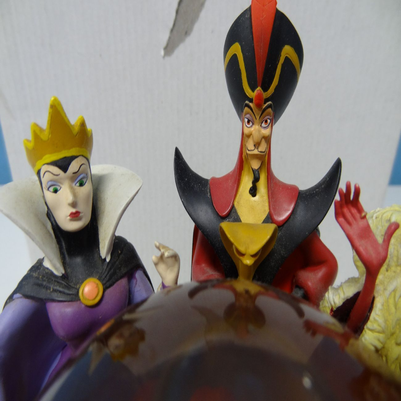 ディズニー　オルゴール　フィギュア　ヴィランズ　スノードーム　Disney 訳あり】ディズニー ヴィランズ スノードーム オルゴール - メルカリ