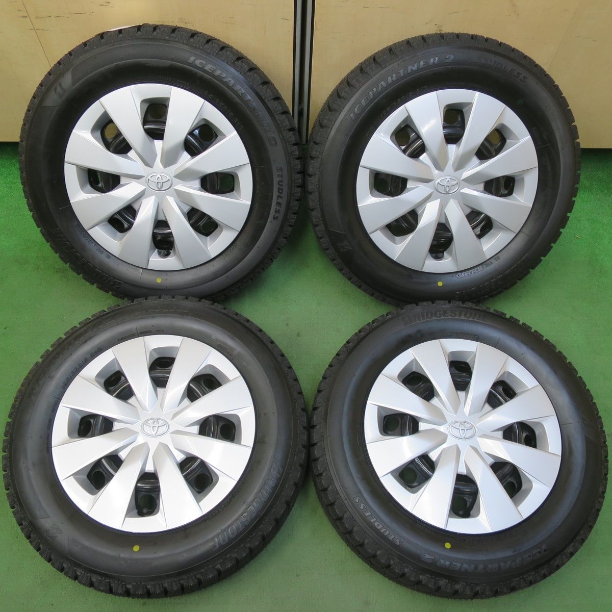 未使用！22年☆トヨタ カローラ ツーリング 純正 スチール 195/65R15