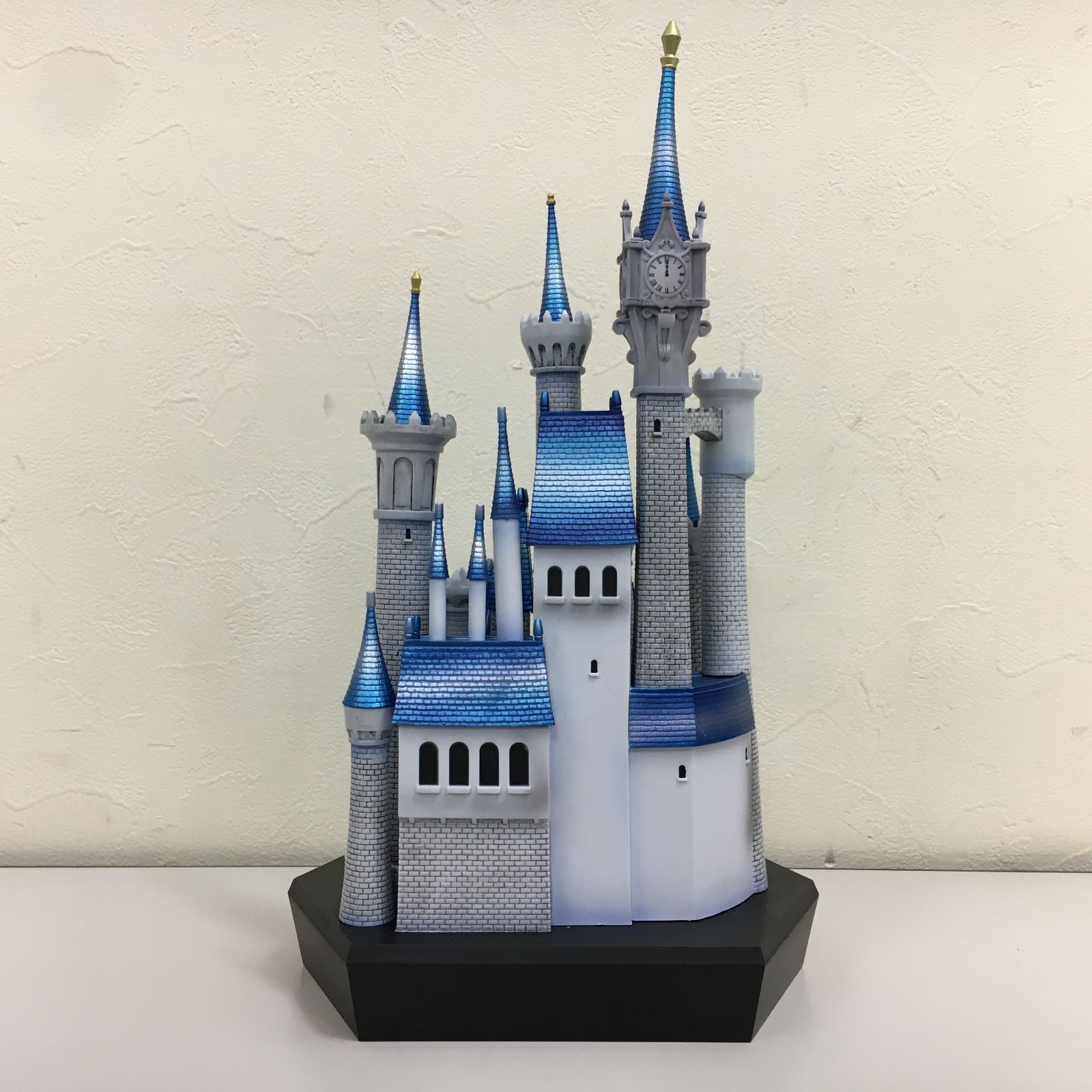 ハッピーくじ A賞 シンデレラ城＆シンデレラフィギュアセット