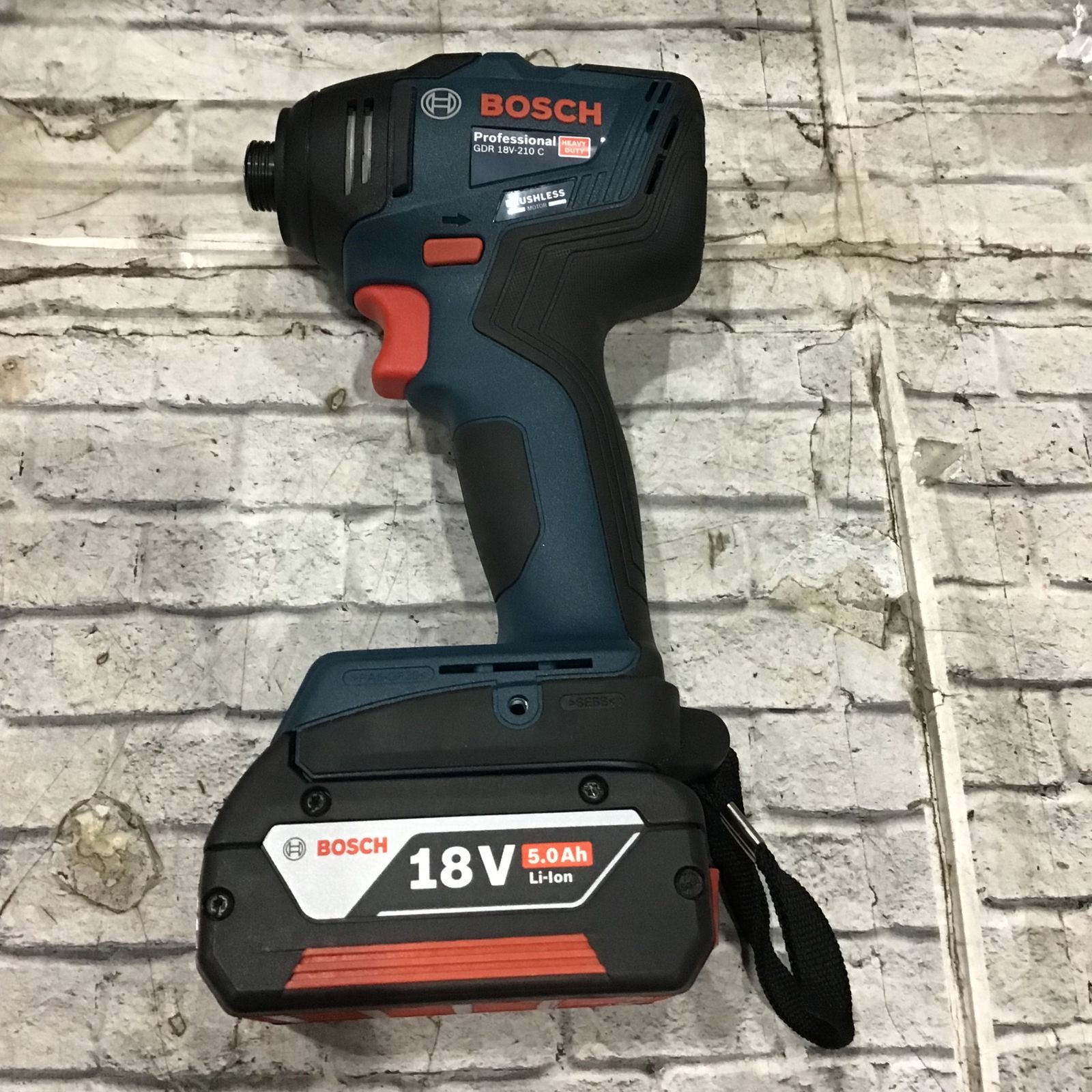 〇Bosch Professional(ボッシュ)18V コードレスインパクトドライバー 