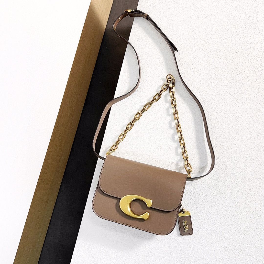 明日までセール新作COACH ダークブラウン ミニハンドバッグ値下げ不可 COACH コーチ CM557チェーンバッグクロスボディバッグコーヒー×ブラウン