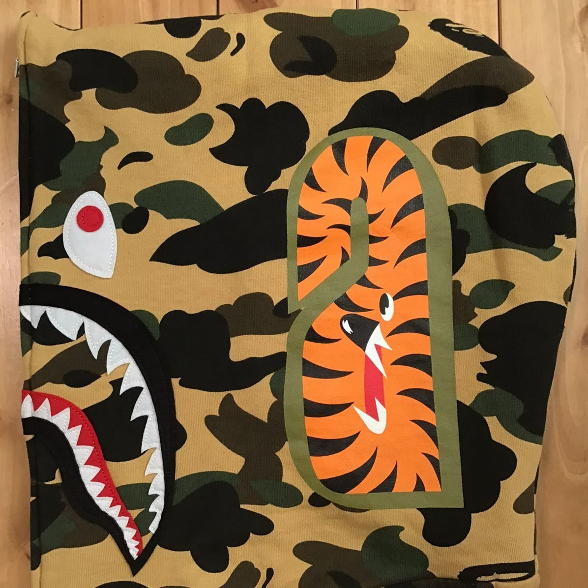 A BATHING APE 迷彩 シャークパーカー タイガー　3XL A BATHING APE 迷彩 シャークパーカー タイガー 3XL A BATHING