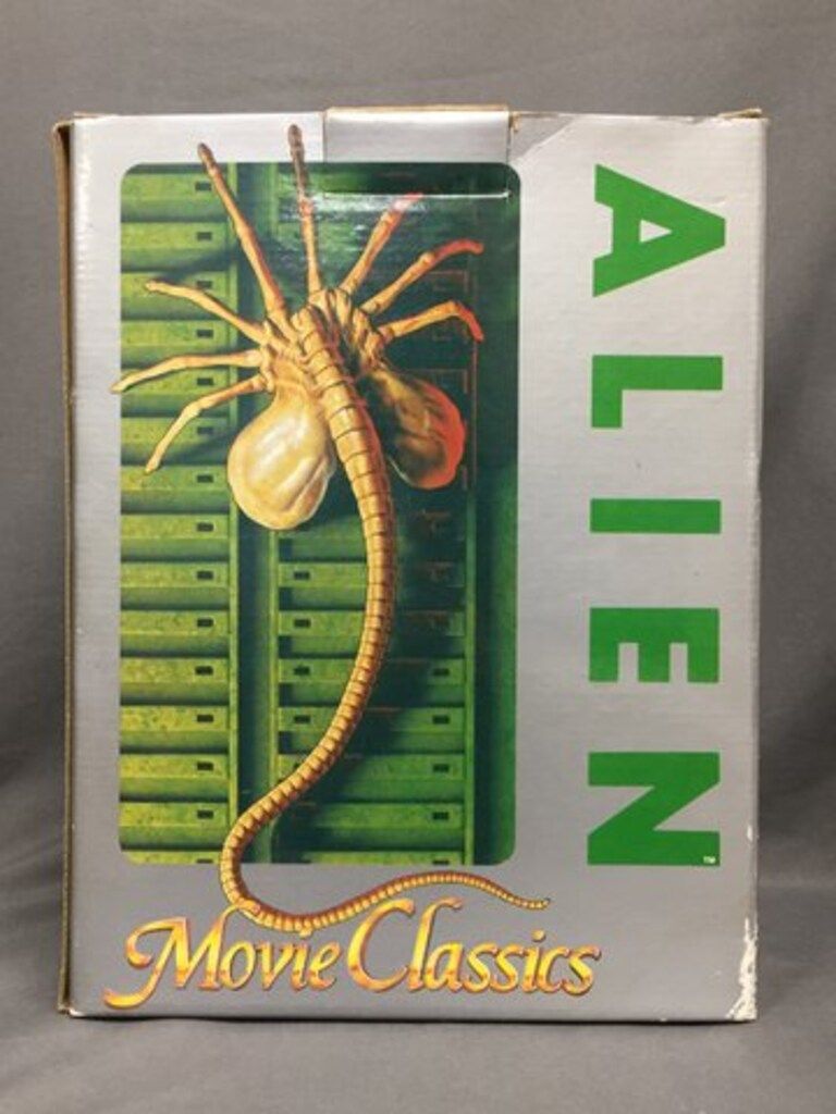 FACE HUGGER