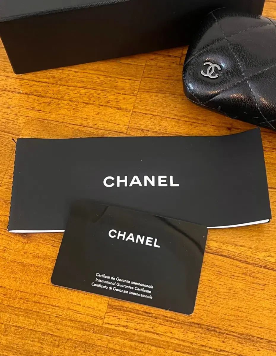 CHANEL シャネル