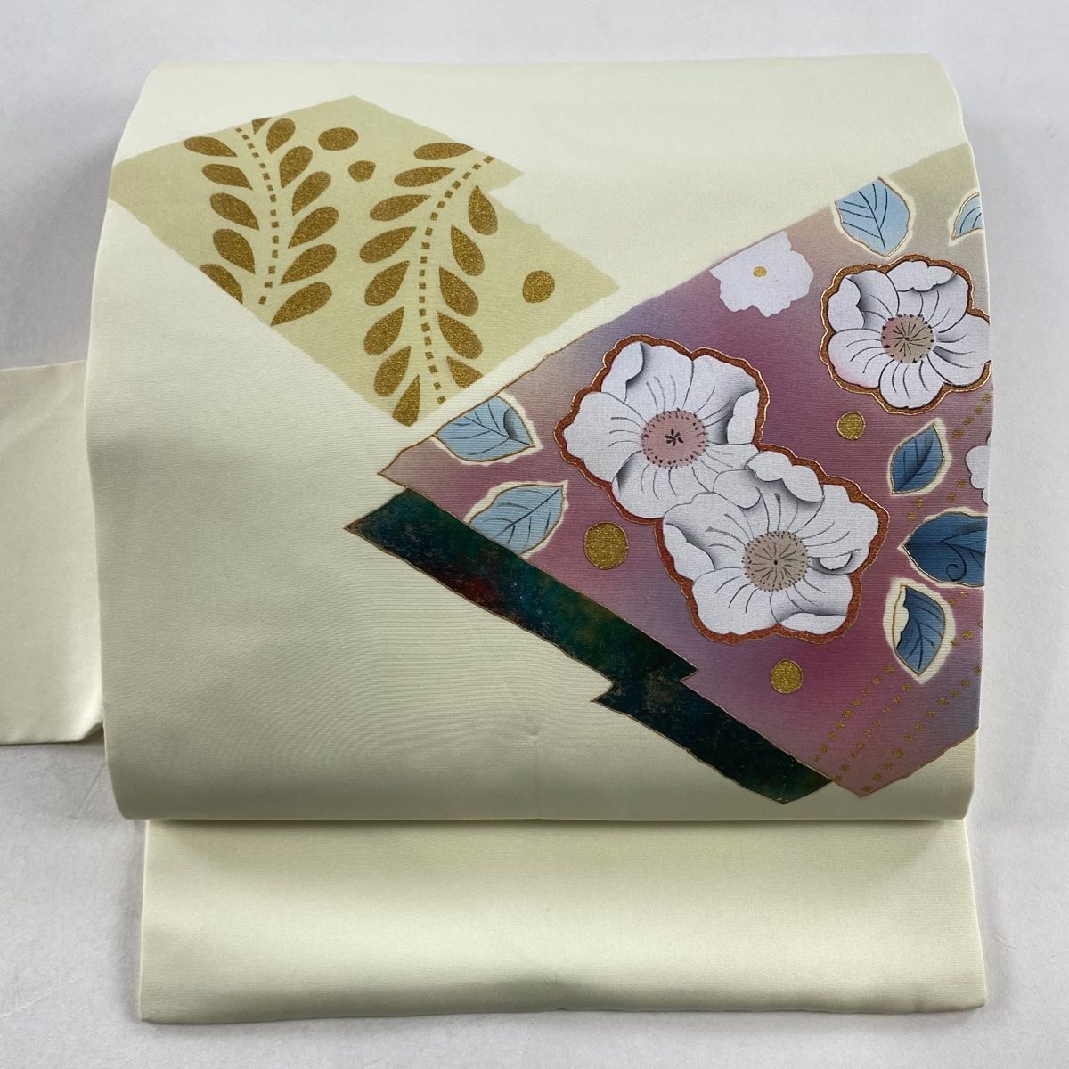 名古屋帯 秀品 落款 草花 幾何学模様 金彩 ラメ彩 黄緑色 正絹
