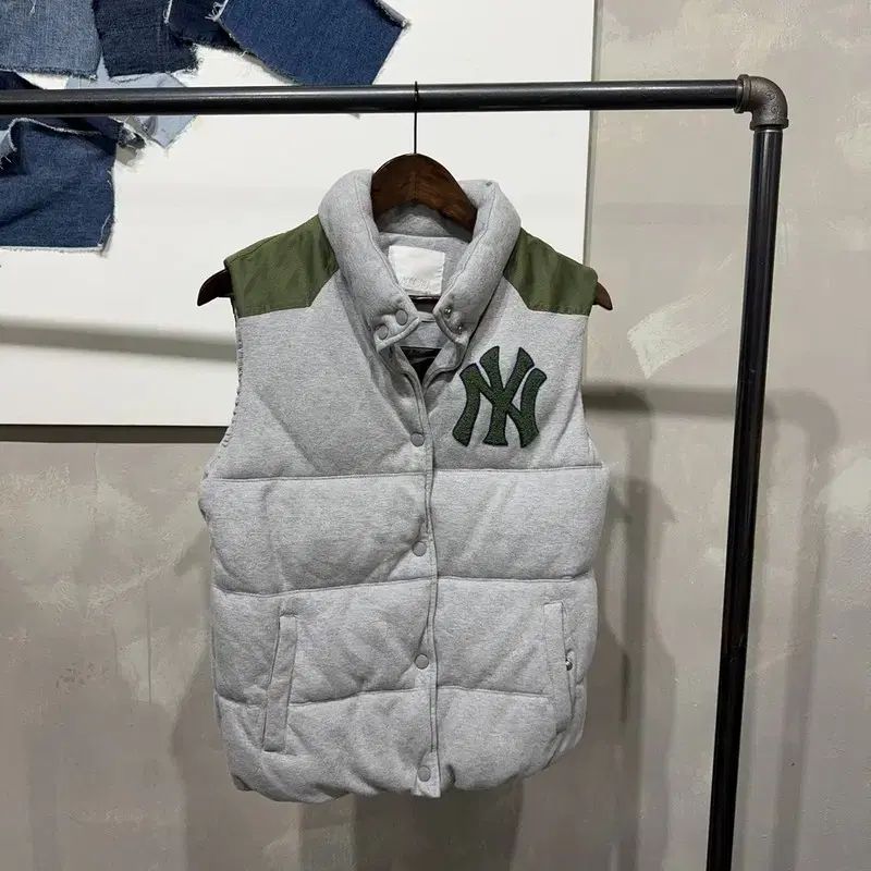 Perushu x MLB スタンドネック中綿ベストヤンキース　Lサイズ ニューヨーク・ヤンキース ベスト Lサイズ Perushu x MLB