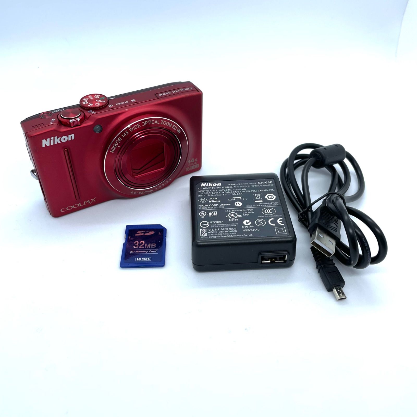 Nikon COOLPIX S8200 レッド