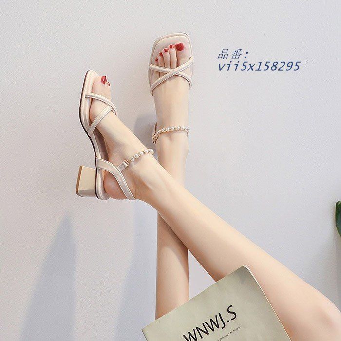 ストラップサンダル