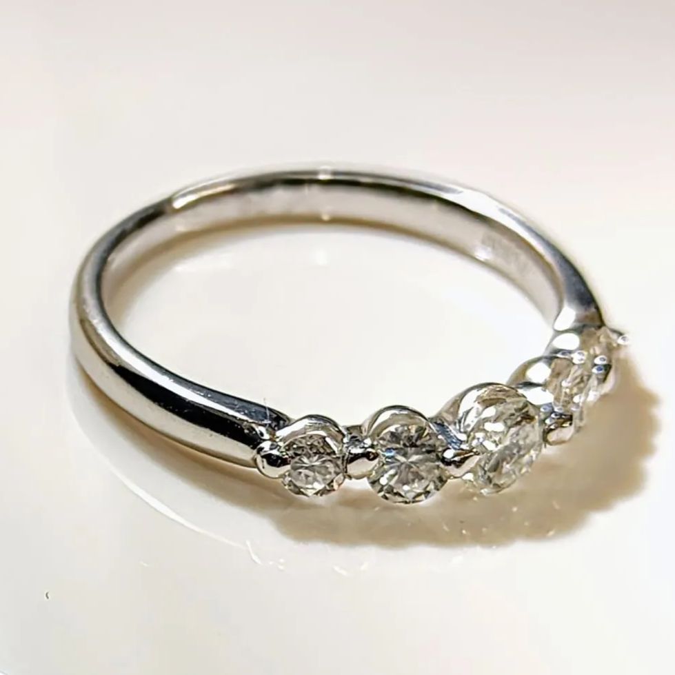 美品 購入時保証書あり】0.50ct ダイヤモンドプラチナ リング PT900