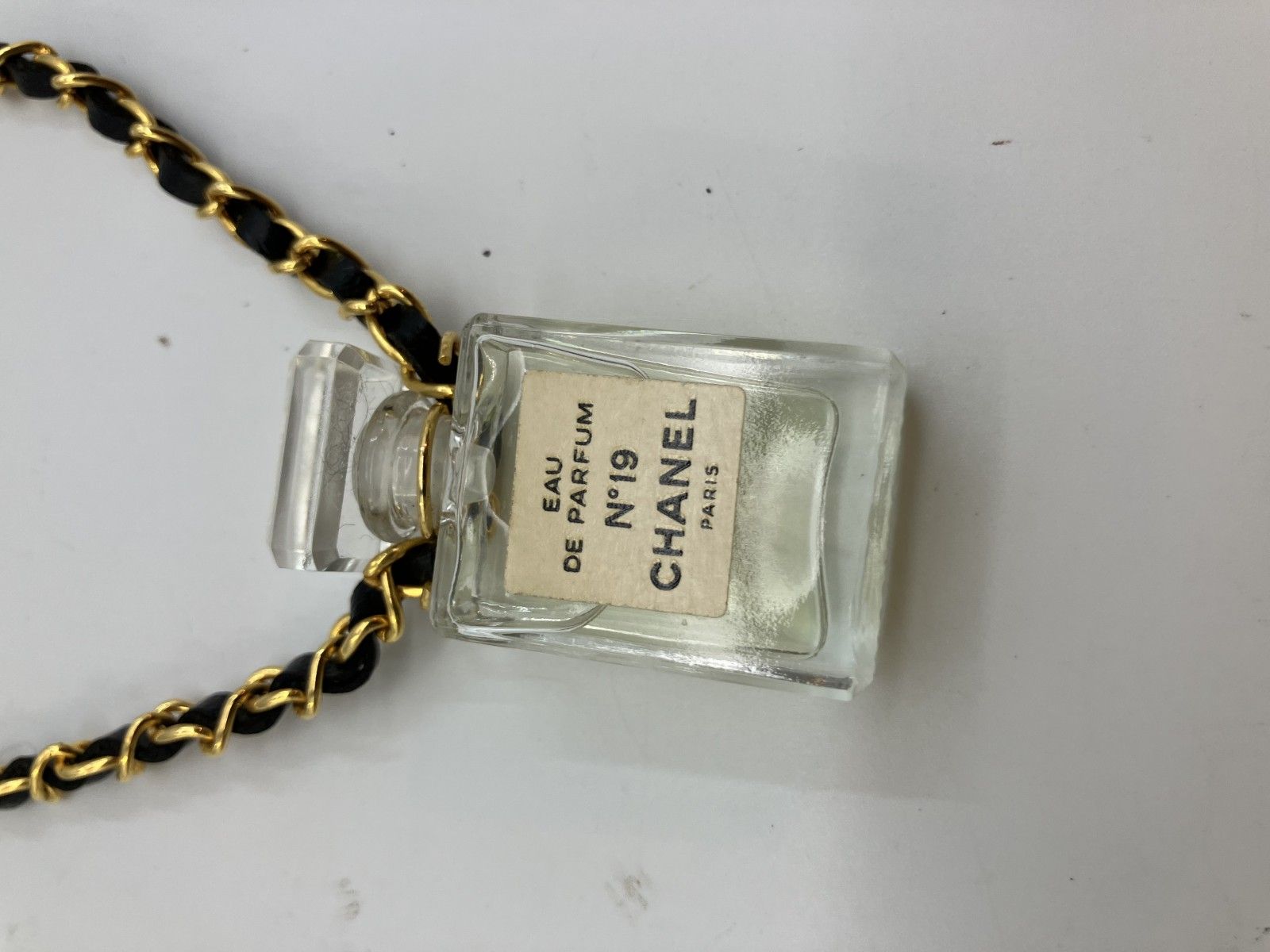 CHANEL N°19 香水チャーム ゴールド/ブラック　ネックレス シャネル No.19 香水瓶 ペンダント ネックレス ブラック