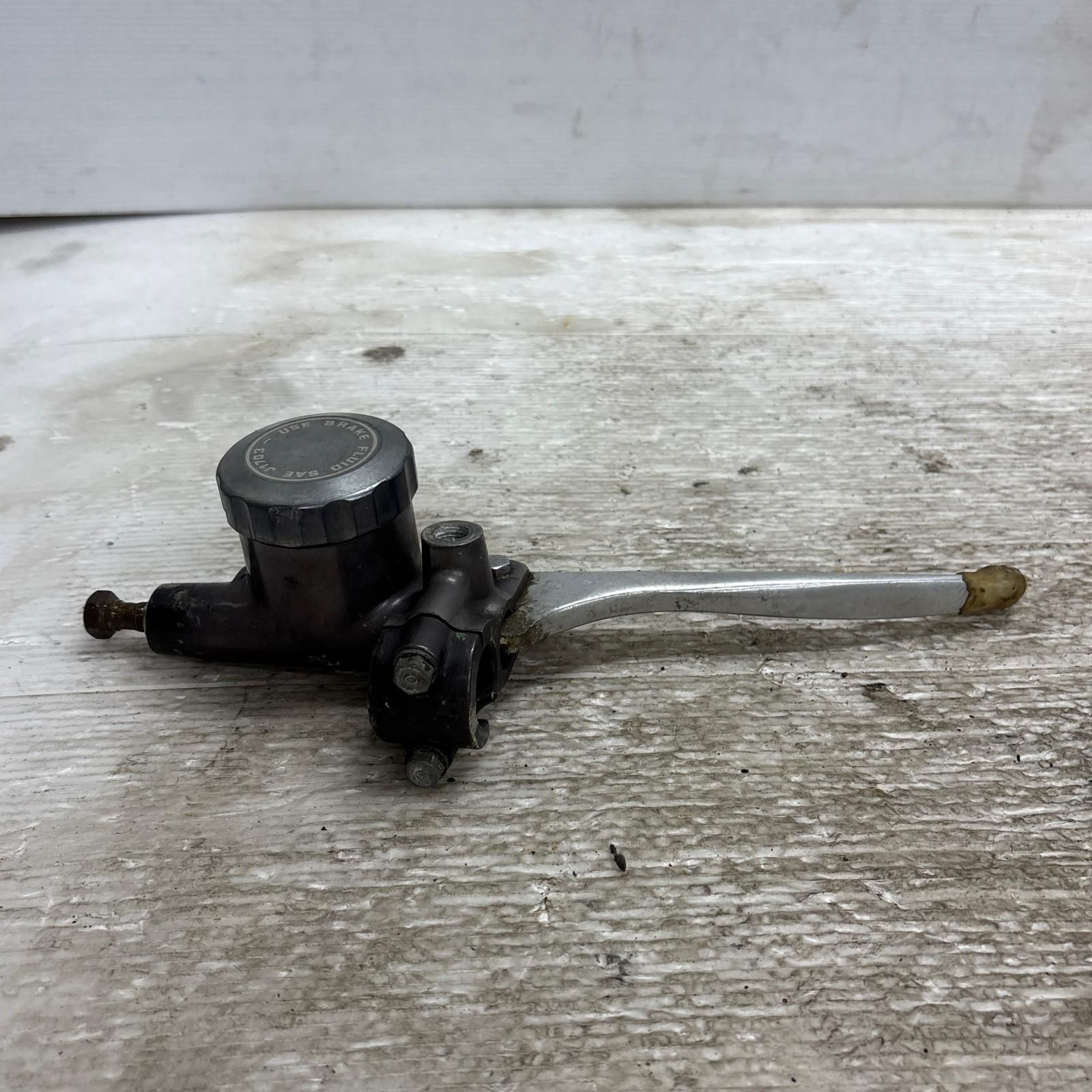 フロントマスターシリンダー