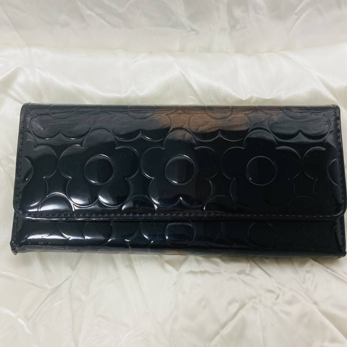 MARY QUANT マリークワント 長財布 ブラック 黒 花 エナメル MARY QUANT マリークワント 長財布 ブラック 黒 花 エナメル