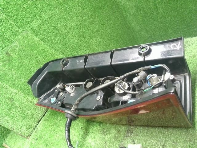 タント 6BA-LA660S 右テールランプ 右テールライト コイト220 タント 6BA-LA660S 右テールランプ 右テールライト コイト220
