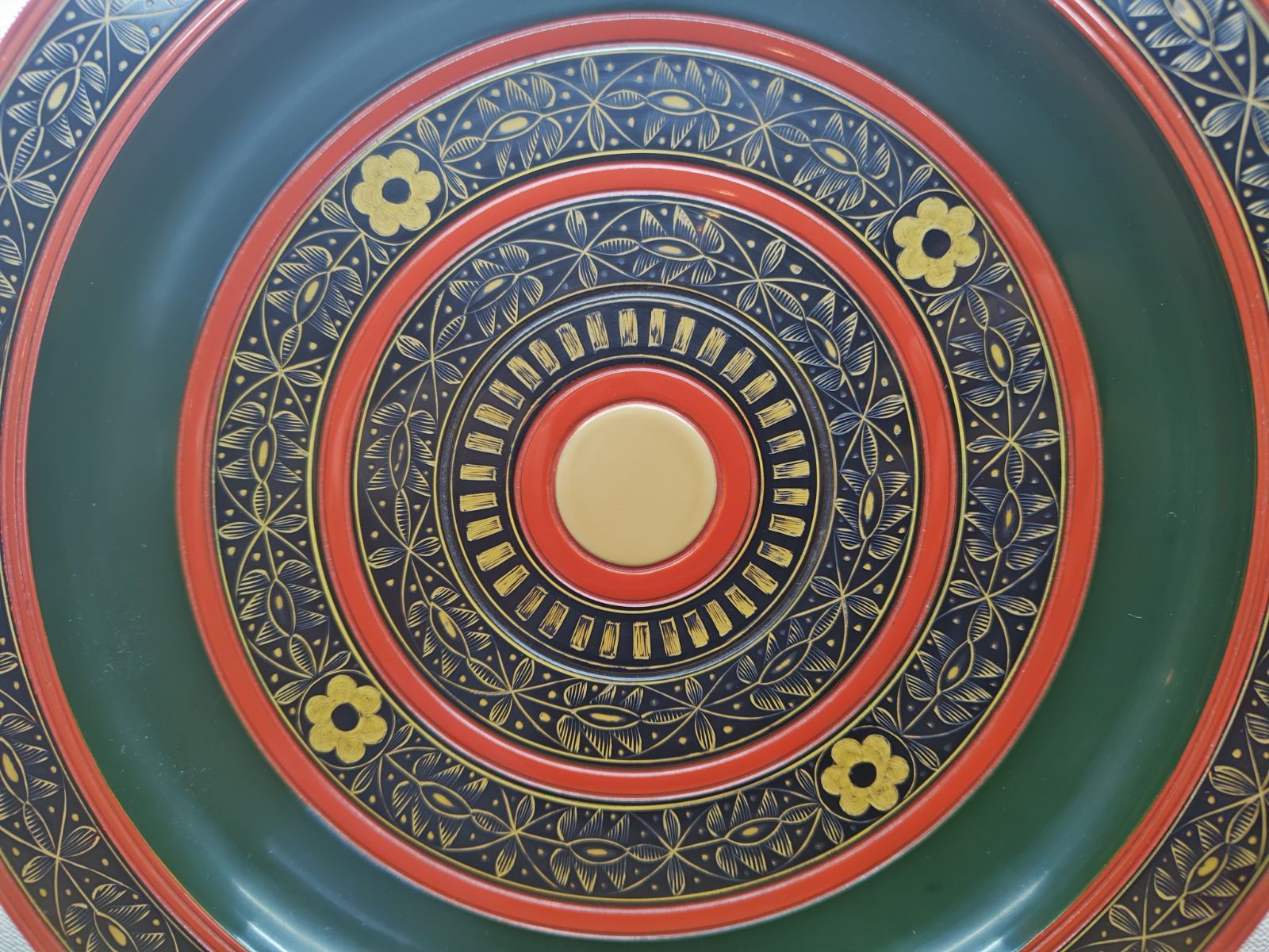 送料込【逢絢亭】茶道具 菓子器 山中塗 独楽蒔絵 裏千家書付 木製 共箱入り 逢絢亭】茶道具 菓子器 山中塗 独楽蒔絵 裏千家書付 木製 共