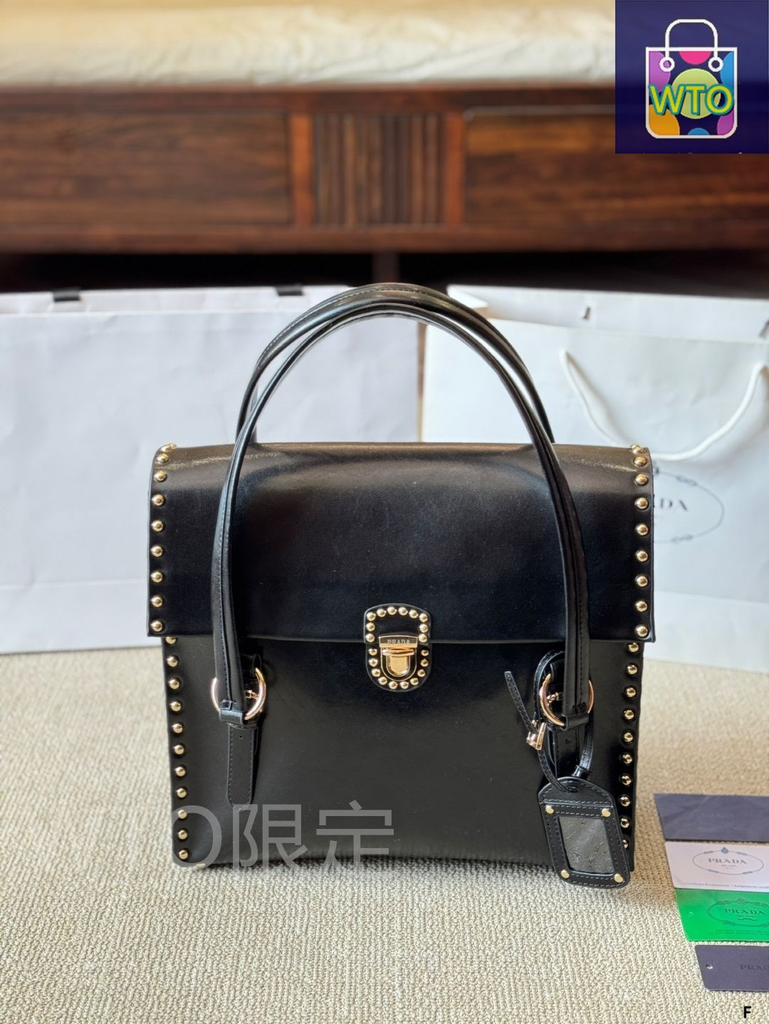 PRADA レトロショルダーバッグ - チョコレートカラー