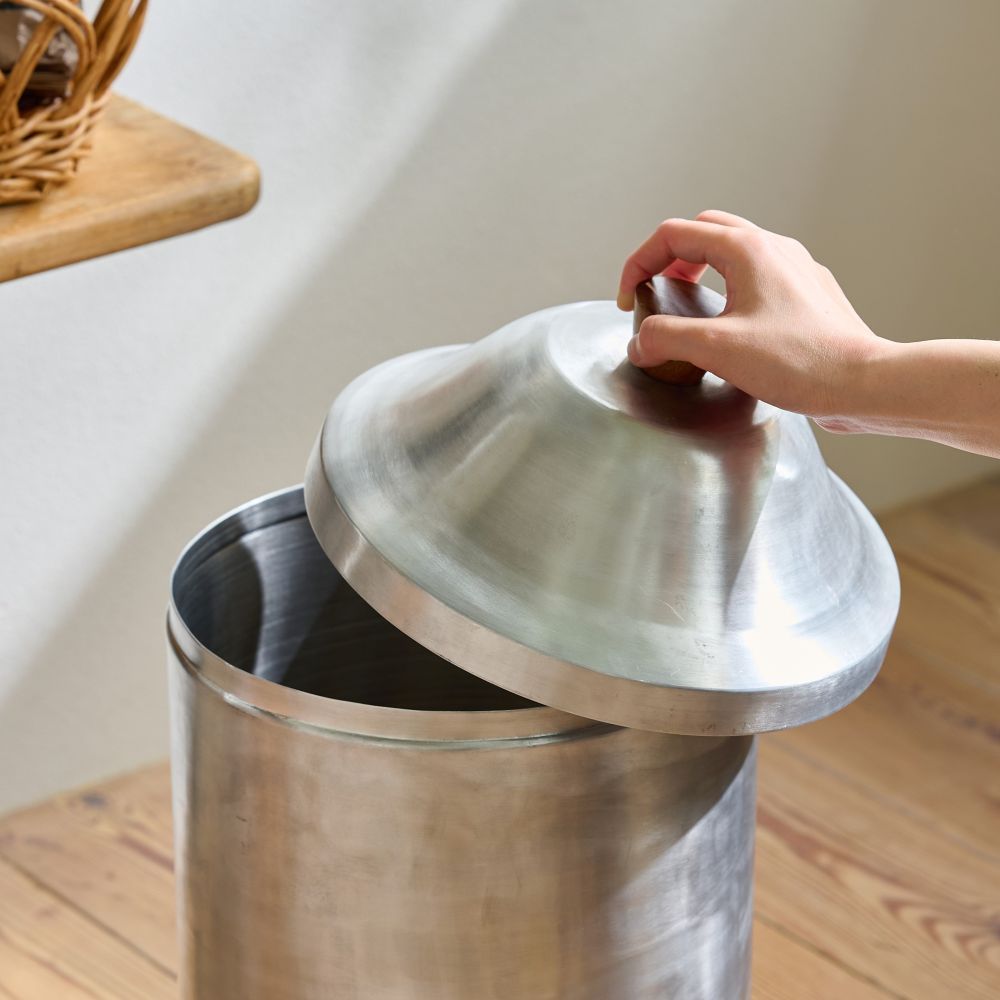 ノスタルジックなアルミの大きなキャニスター.懐かしくて 新しい 時を重ねるキャニスター Sサイズ