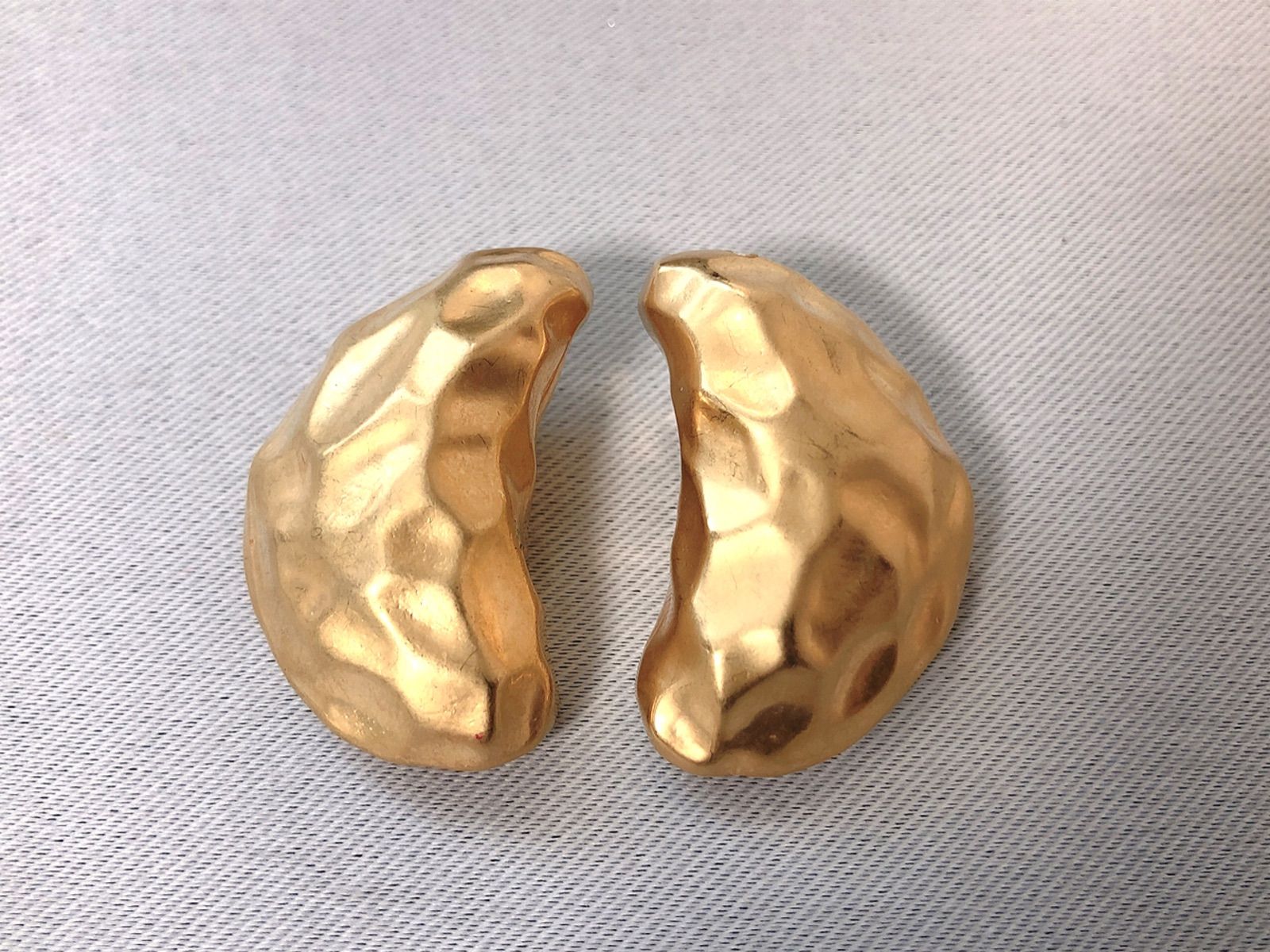 PAT.P刻印 ヴィンテージ風 彫金風 ゴールド色 イヤリング 2点