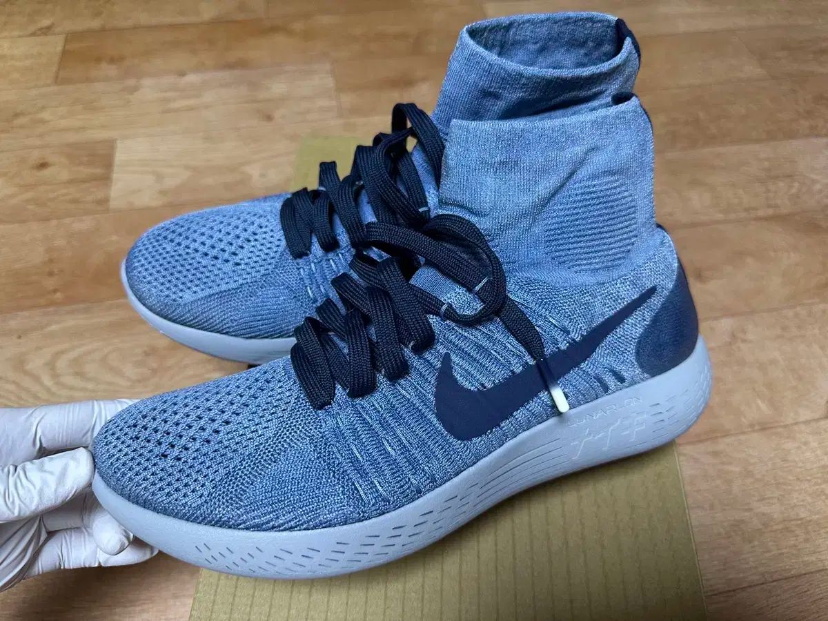 NIKE ナイキ ルナエピック フライニット