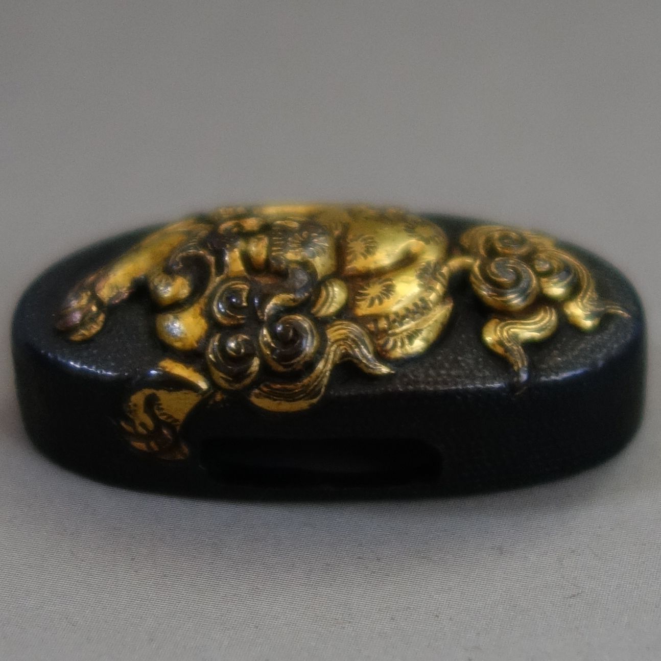 縁頭 【 赤銅魚々子地 獅子図縁頭 】 日本刀 刀装具 鐔 鍔 骨董