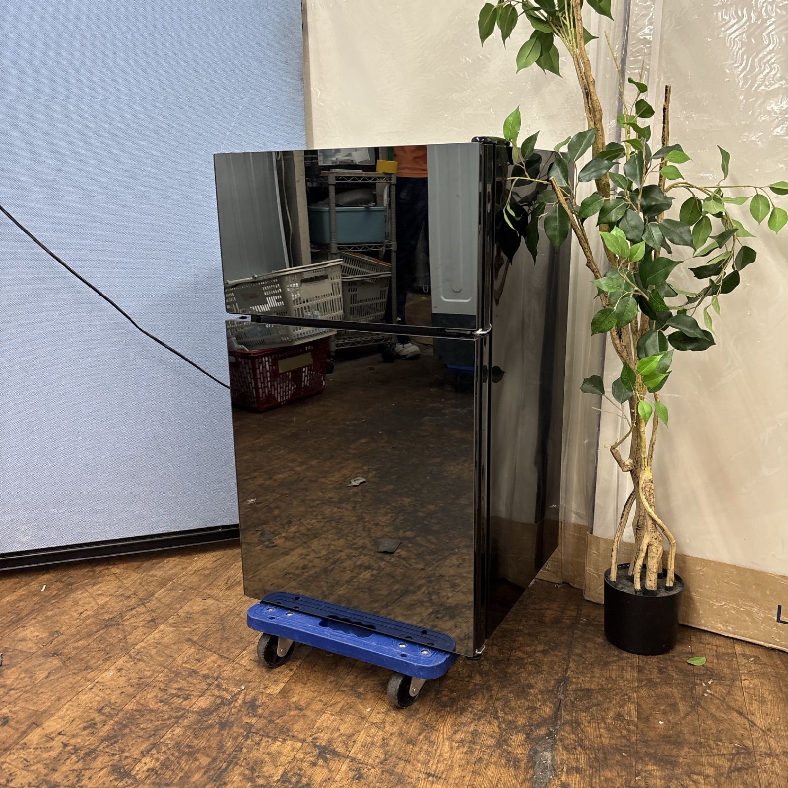 I571 名古屋市近郊配送設置無料 製の ♪ アイリスオーヤマ 冷蔵庫 81L 動作 済 クリーニング済