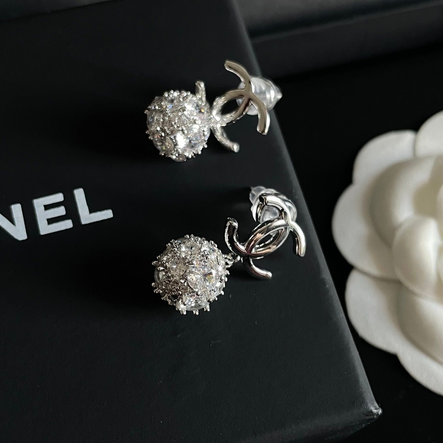 ダブルC イヤリング 今日特価】CHANEL ダブル C イヤリング-MM輸入 - メルカリ
